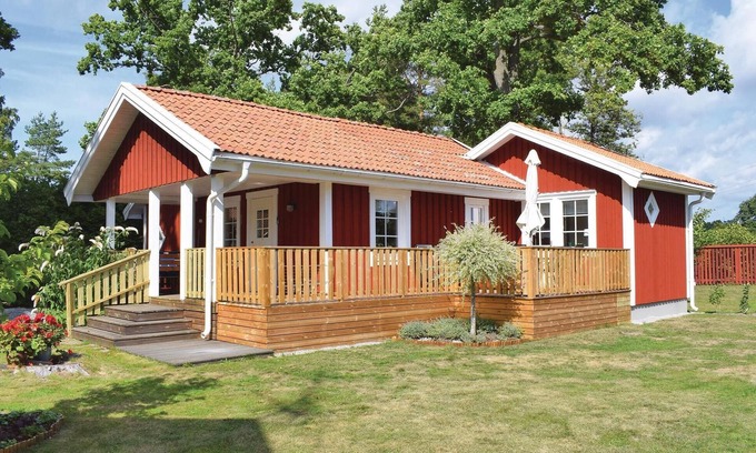 Hagaby House | Awesome home in Löttorp with kitchen
