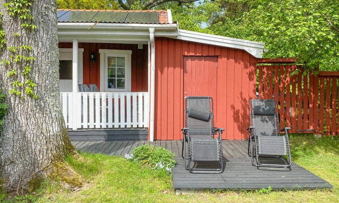 Hagaby House | Awesome home in Löttorp with kitchen