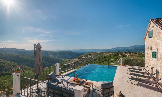 Postira House | Awesome home in Postira