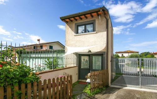 Querceta House | Awesome Home In Querceta With Wifi