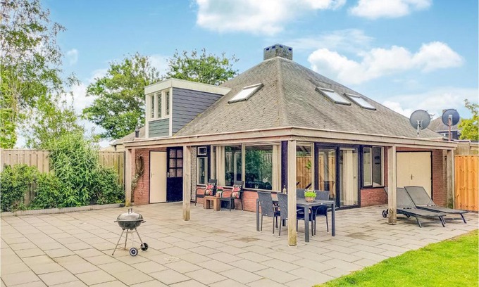 Stavenisse House | Awesome Home In Stavenisse With Kitchen