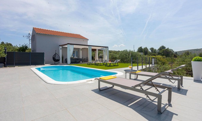 Sutivan House | Awesome home in Sutivan