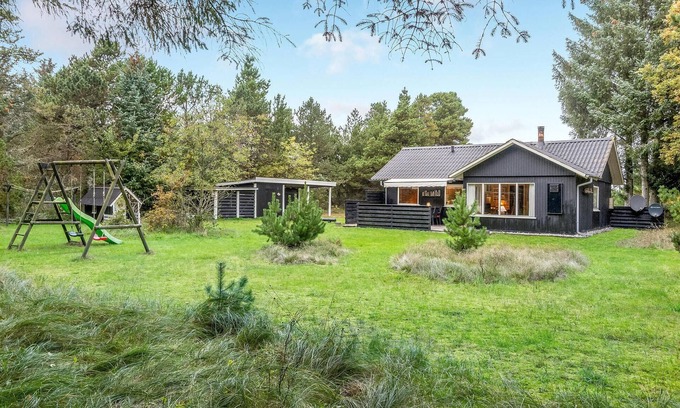 Vejers Strand House | Awesome home in Vejers Strand with WiFi