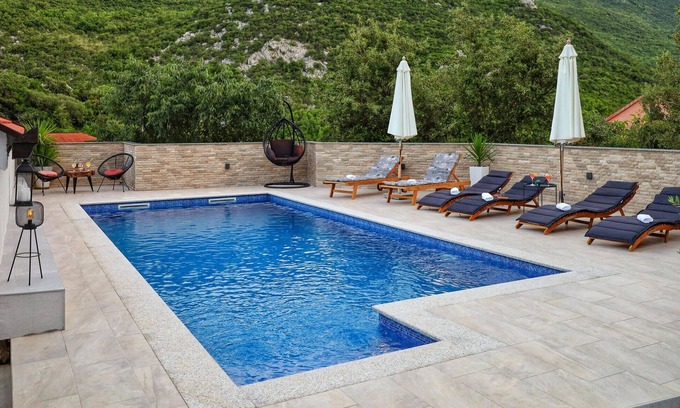 Vrgorac House | Awesome home in Vrgorac with WiFi