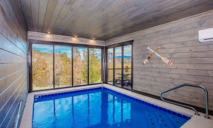 Gatlinburg - Pigeon Forge Cabin | Awesome Star Splash: Indoor Pool, Mtn Views, Theater, Games, Hot Tub, Wifi