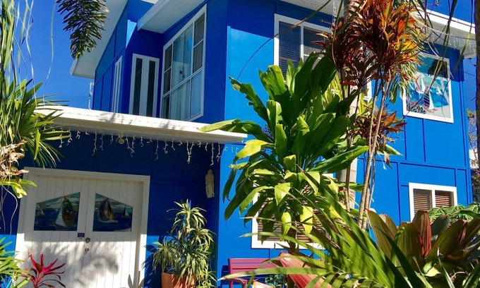 Dicky Beach House | Awesomely Unique & Fun Beach House with Self Contained Unit