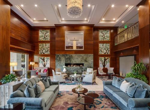 Downtown Village Hotel | Ayres Hotel Fountain Valley - Huntington Beach