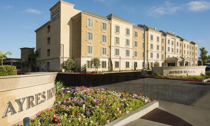 Anaheim Resort Hotel | Ayres Hotel Orange