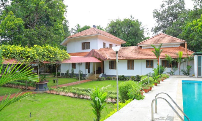 Wadakanchery Resort | Ayuryogashram Heritage