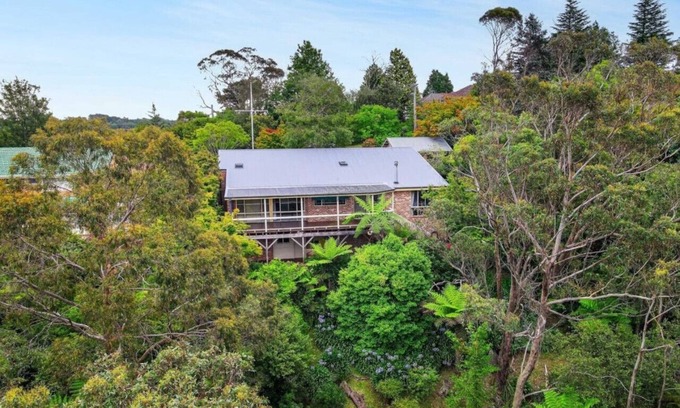 Wentworth Falls House | Azimuth - Spacious Family Retreat with City Views