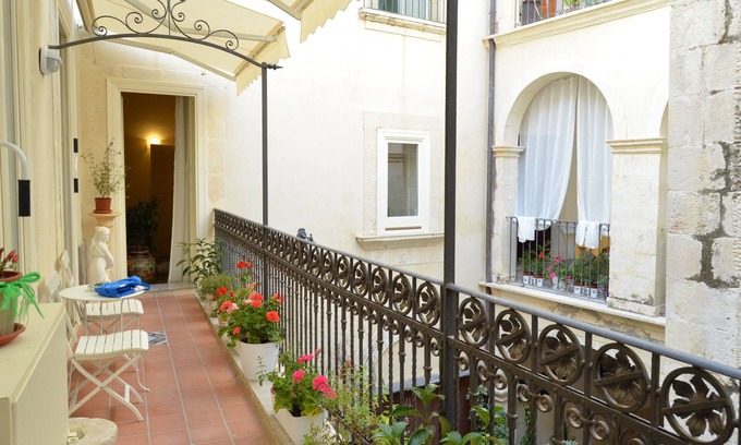 Ortigia Bed & Breakfast | "B&B" Casa D'Alleri "Quadruple room in a historic home in" Ortigia "