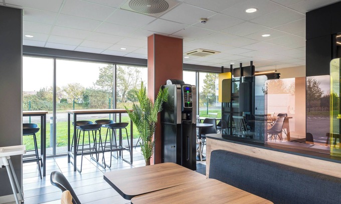 Laval Hotel | B&B HOTEL Laval Ouest