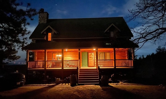 Klickitat County Cabin | B&B Ranch is a cozy cabin with mountain views , perfect for rest and have fun.