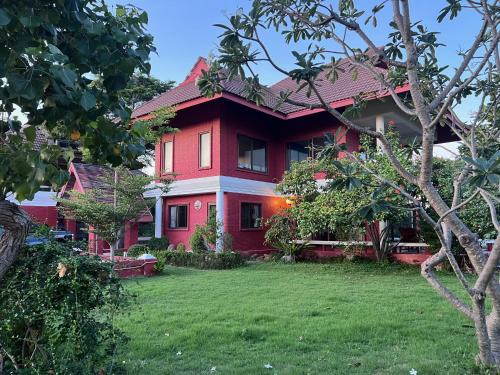 Laem Phak Bia House | Baan Plumeria บ้านภูมิเรีย