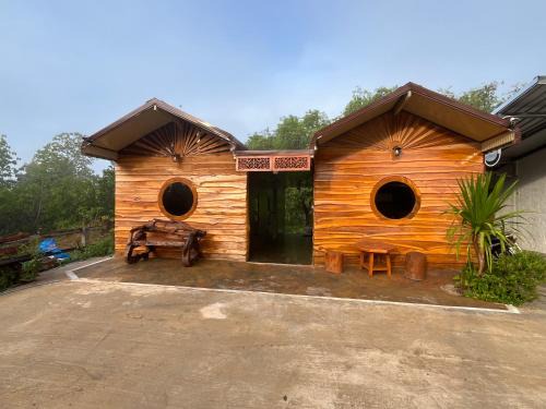 Chat Trakan Hotel | Baan Suan Pongsiri บ้านสวนพงษ์ศิริ