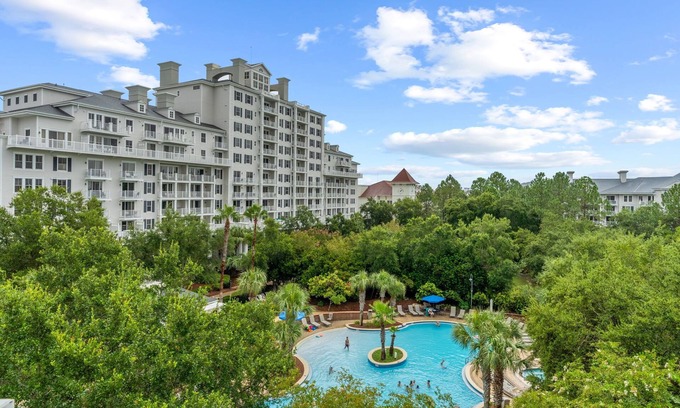 Baytowne Wharf Condo | Bahia Studio at Baytowne Wharf! Overlooks Tropical Pool, Hot Tub, Beach Tram!