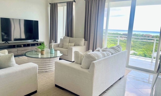 Venetian Road Settlement Villa | Balanciaga Villa