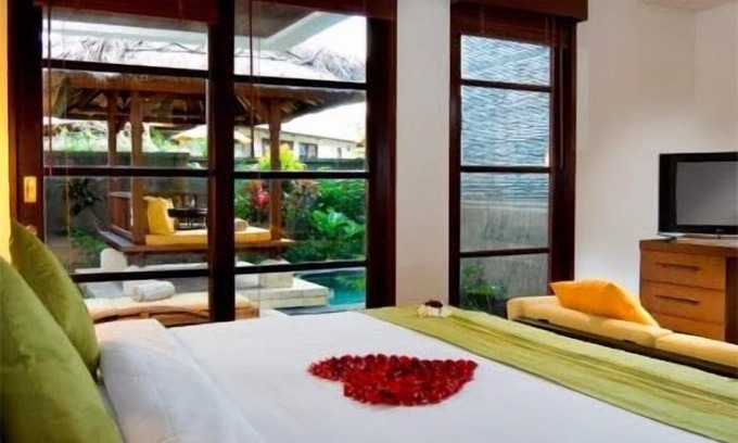 BTDC Apartment | Bali Nusa Dua 2 BR Apt+PrivGarden & Dip Pool