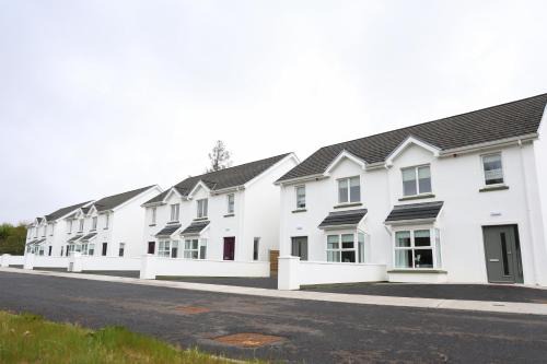 Ballintra House | Ballintra 3 Bedroom Family Holiday Home - Near Rossnowlagh Surfing & Beach & Donegal Bay Golf