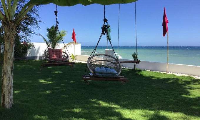 Dimiao Villa | BambooBeachVilla1 AC New OCEANFRONT POOL sunsetview garden kitchen SATELLITE STARLINK WI-FI