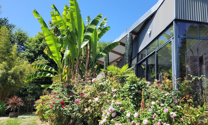 Arzano House | BANANIERS. Air-conditioned house on one level, SPA in garden not overlooked 5 *.