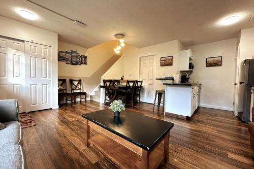 Harvie Heights House | Banff Boundary Lodge Mountain View 2Brms 3xAC Townhouse