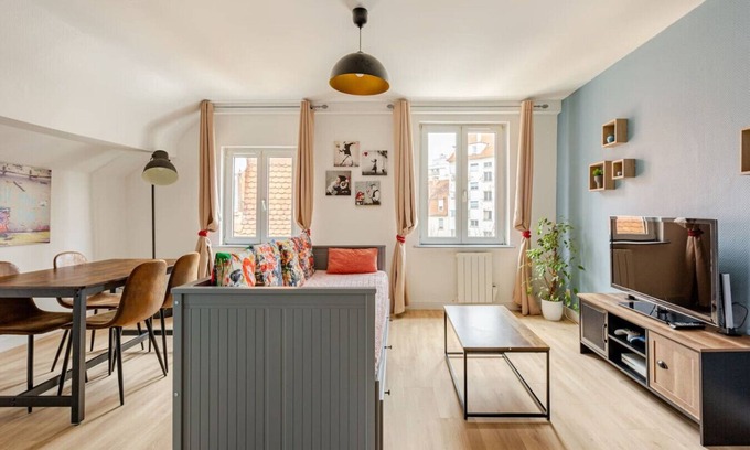 Neudorf Ouest Apartment | Banksy Downtown: Place de l'Étoile Stay