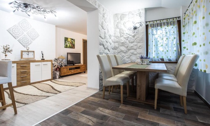 Pecs Apartment | Barackvirág Apartmanház