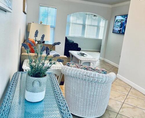 Indian Shores Apartment | Barefoot Beach Resort in Indian Shores Minutes from Clearwater Beach