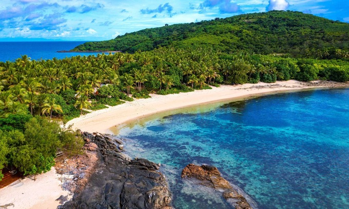 Drawaqa Island Hostel | Barefoot Manta Island Resort and Marine Sanctuary