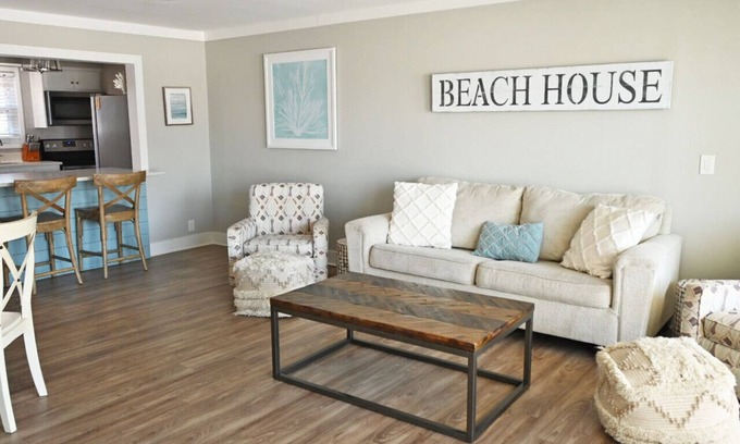 Holiday Isle Apartment | Barefoot Sands Sandpiper Cove 1147 In Destin, FL