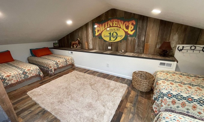 Eminence House | Barn by The Creek- Barn turned bnb on a creek in Eminence, sleeps 10