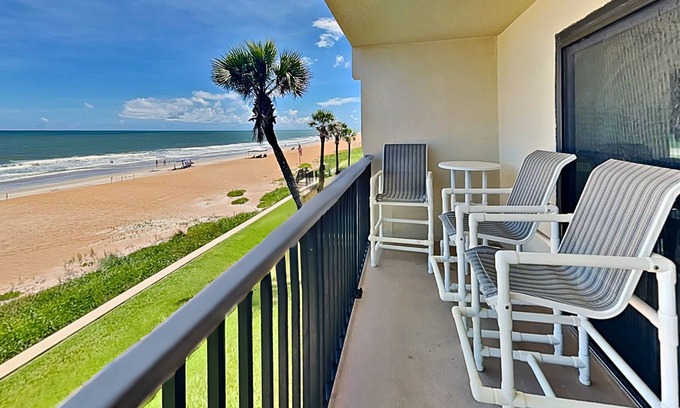 Ormond Beach Condo | Barry Palm | Oceanfront Condo with Balcony Views, Pool + Beach Access