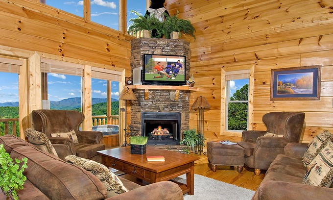 Gatlinburg - Pigeon Forge Cabin | Bashful Bear: 6 bedrooms, Hot Tub, Elevator, Views, Gameroom, Theater