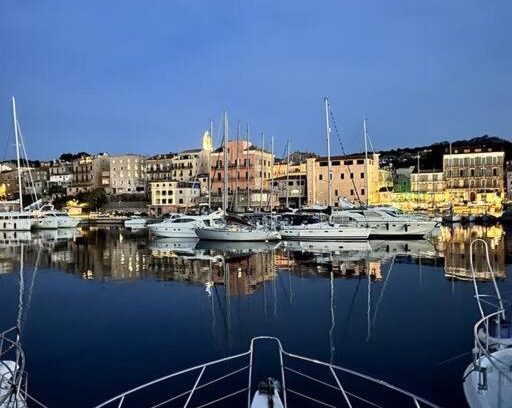 Grand Valinco Boat Rental | Bateau Vedette 14 mètres