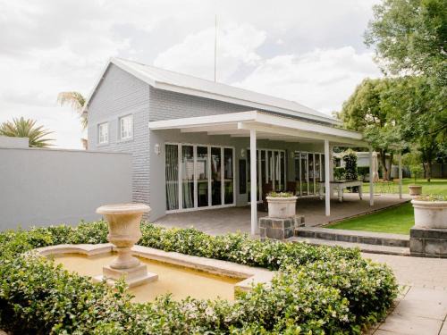 Klerksdorp House | Bateleur Guesthouse