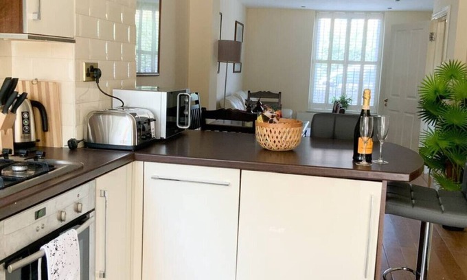 St. Mary's Park House | Battersea Wharf is a stunning 3 bedroom townhouse in the heart of Battersea