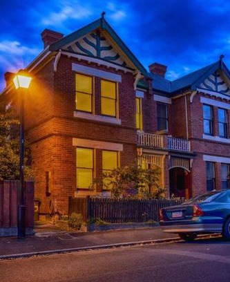 Battery Point House | Battery Point Village - Stunning Large Home