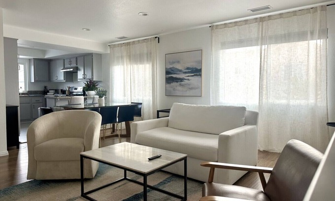 Lawndale House | Bay Breeze Hideaway Near Manhattan and Redondo Beach