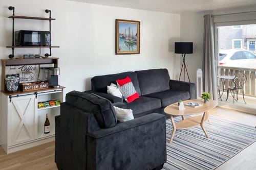 Provincetown Apartment | Bay Colony Breeze