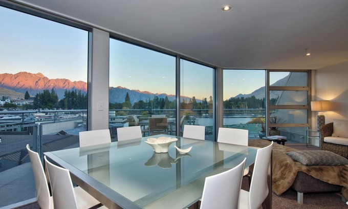 Queenstown Apartment | Bay View Condo by Staysouth