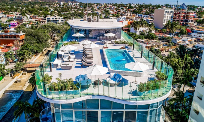 Bucerias Condo | Bay-view condo with beachfront access, pools, fitness center, & balconies