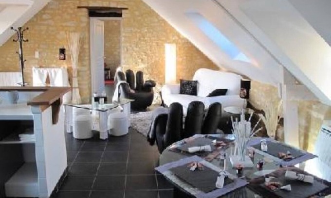 Juaye-Mondaye Cottage | BAYEUX, "Le Bonheur" gîte with private garden 15 minutes from the DDay beaches