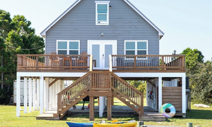 Fort Morgan House | Bayfront, kayaks, private dock, 5 minute walk to the Gulf