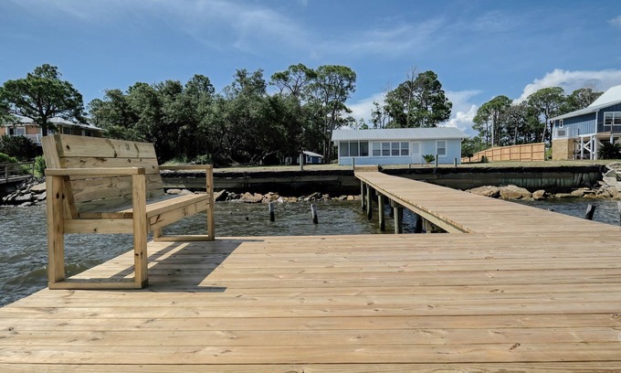 Fort Morgan Cottage | Bayfront Property - Sunsets, Fishing, Wildlife Viewing