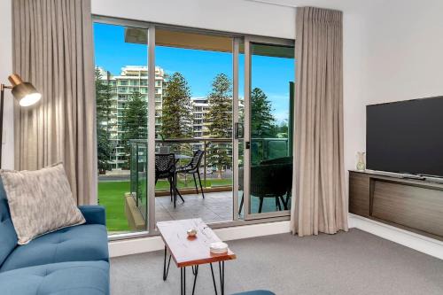 Glenelg Apartment | 'Bayside Pines' Resort-style Haven on Glenelg Beach