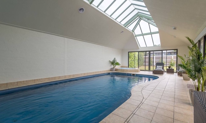 Inverloch House | Bayview Resort, Pool and Spa