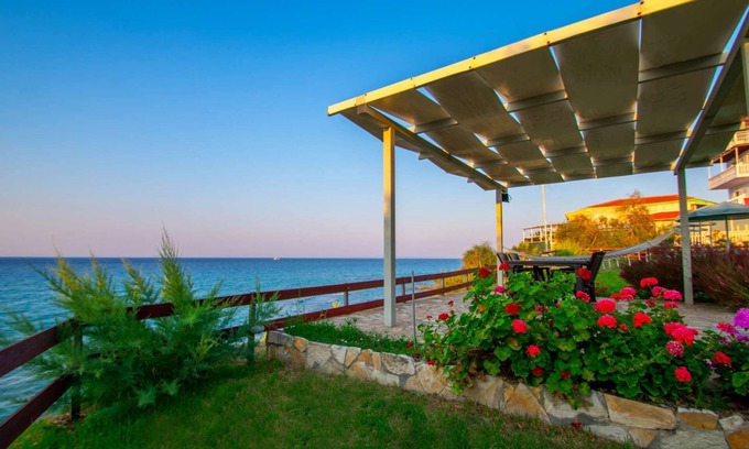 Amoudi Apartment | BAYWATCH 6 right on the water