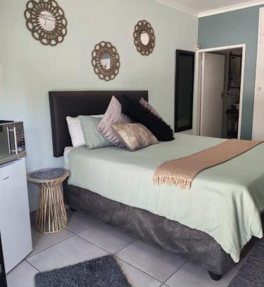 Ekurhuleni House | Be Our Guest Near OR Tambo International Airport 2