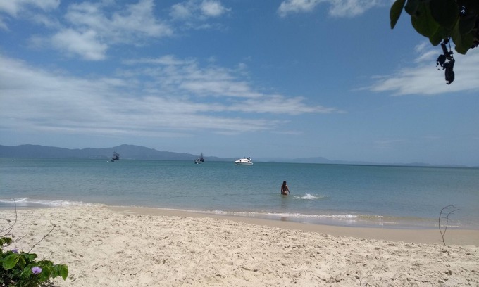 Cachoeira do Bom Jesus Apartment | BEACH APARTMENT WITH SEA VIEW JUST A FEW STEPS FROM THE SAND. COMPLETE GARAGE 1 DOR